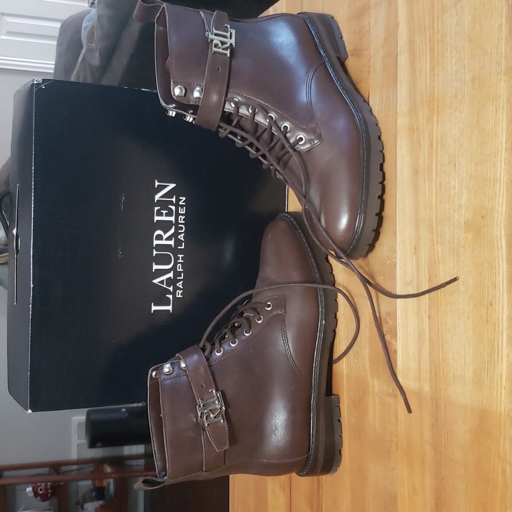 Lauren Ralph Lauren Eldridge brown bootie. Size 7B.